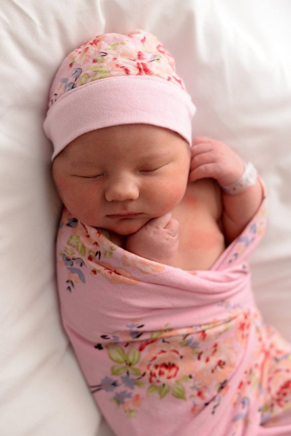 Bonnet naissance en tissu très souple parfait maternité