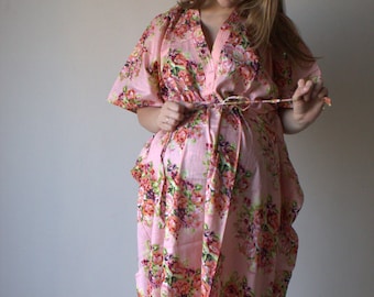 Light Pink Floral Buttoned Hospital Gown Delivery Kaftan Perfect as labor delivery nursing gown to be moms Baby shower photo prop