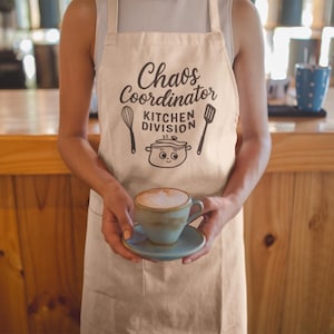 funny quote apron, fun chef kitchen wear, Apron for Mom Chef or Baker, Humorous Cooking Gift for Women Who Run the Kitchen