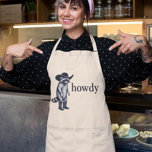 Howdy Apron for Women Gifts, Funny Raccoon Apron Gift for Chef Mom, Western Cowboy Kitchen Apron