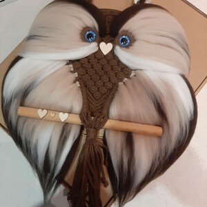 Wanddecoratie grote macramé-uil - bruin, crème en wit