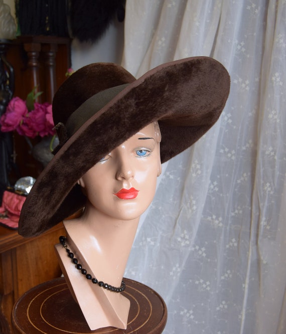 huge brim hat
