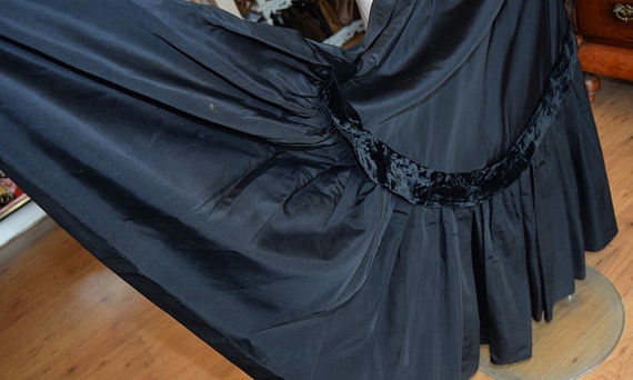 Late 1940s Black Taffeta Ball Gown - image 7