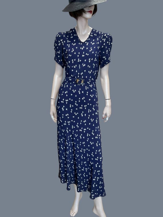 1930's Navy and Ivory Dress 36/38 Bust 32 Waist. - Etsy Canada 1930's Navy and Ivory Dress 36/38 Bust 32 Waist. - Etsy Canada