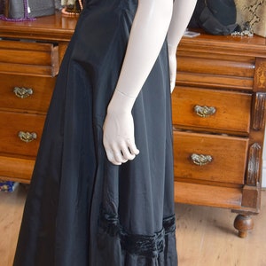 Late 1940s Black Taffeta Ball Gown image 6