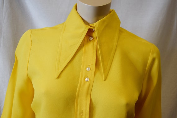 1970's Bright Yellow, Dagger collar Blouse 36/38"