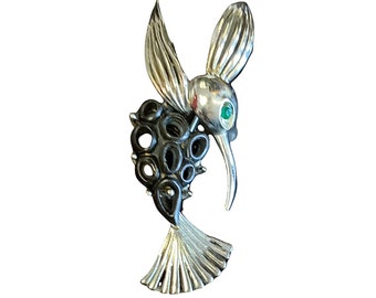 1960’s humming bird brooch In silver tone metal