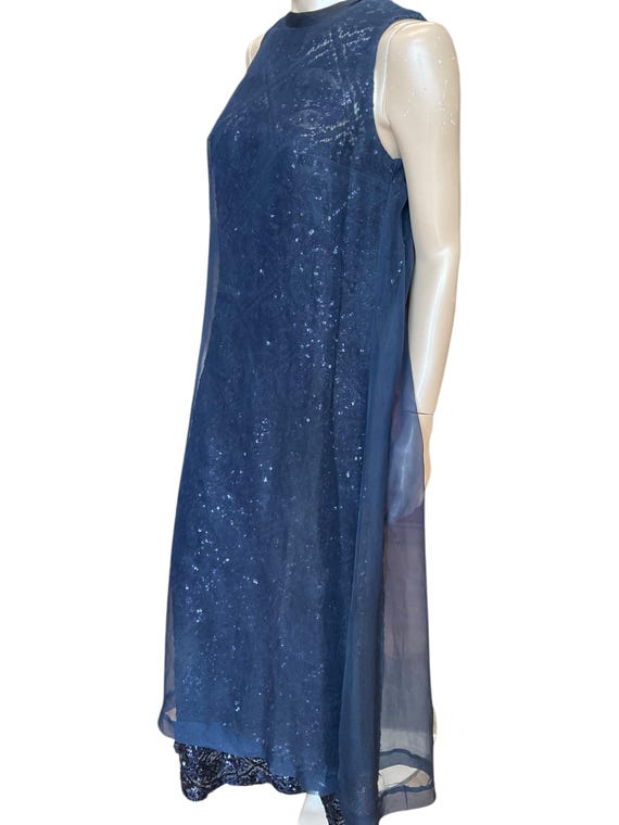 Vestido de gasa y encaje con lentejuelas azul marino de los años