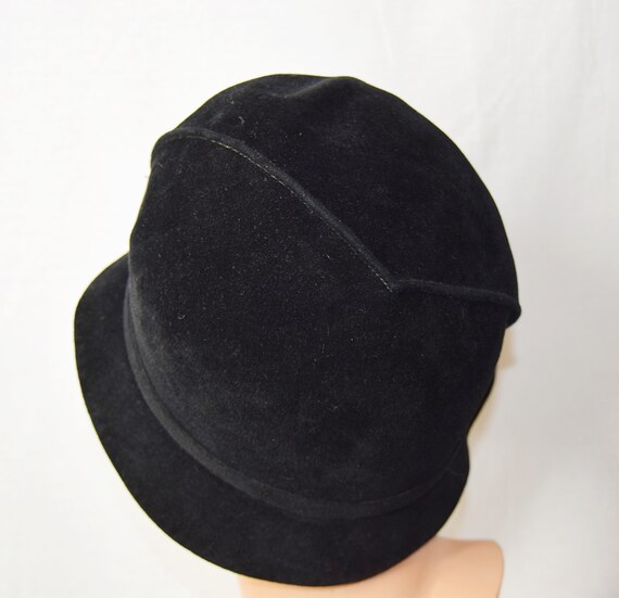 1930s Black Cloche with Art Deco Seam Detail