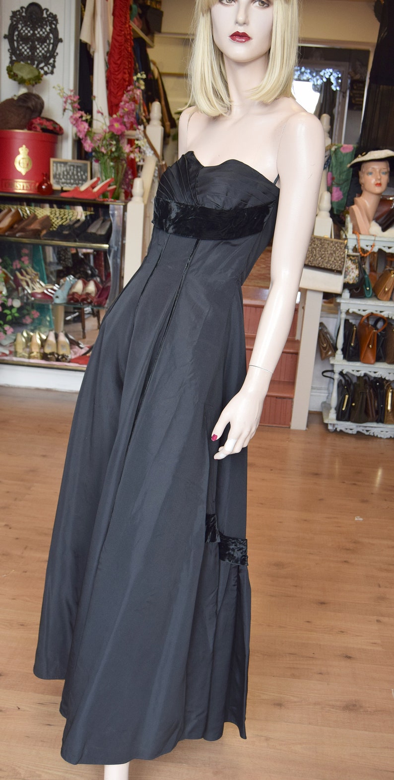 Late 1940s Black Taffeta Ball Gown image 4