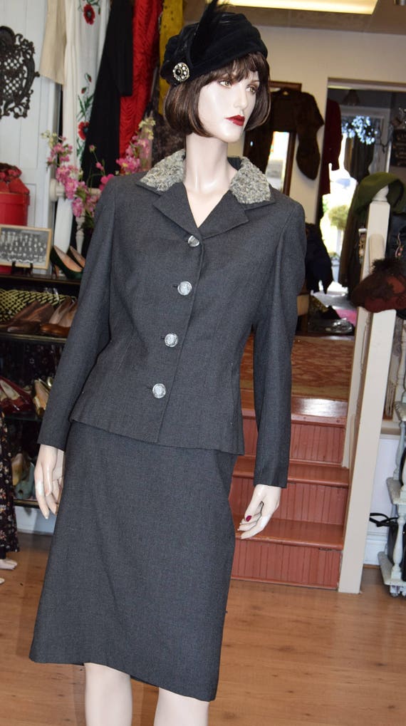 1950's Grey Wool Suit 38" Bust 30" Waist.
