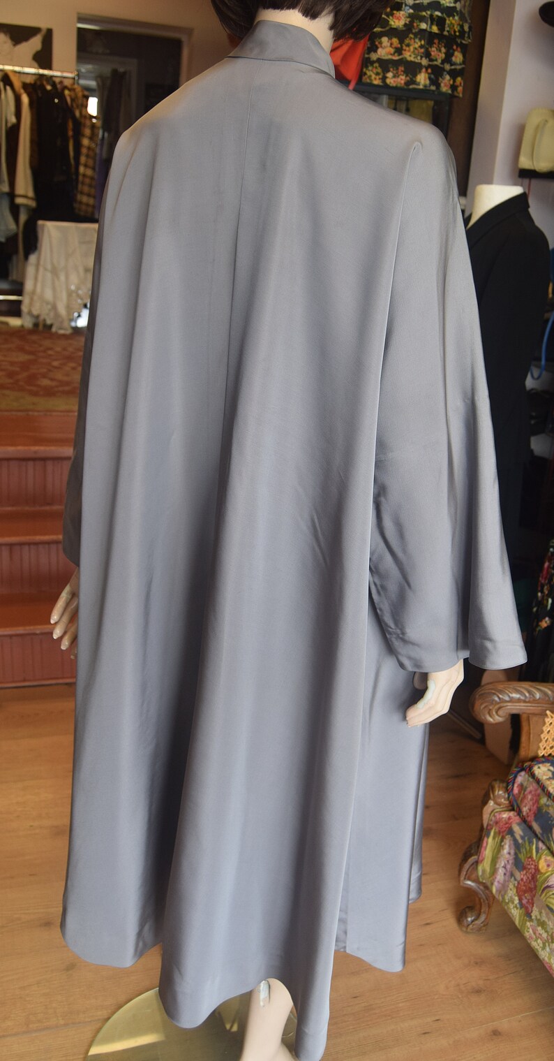 1940/'s Chinese Swing Coat in a mauve grey grosgrain.