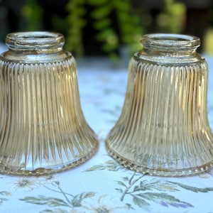 Par de pantallas de lámpara de cristal acanalado iridiscente – Iluminación vintage
