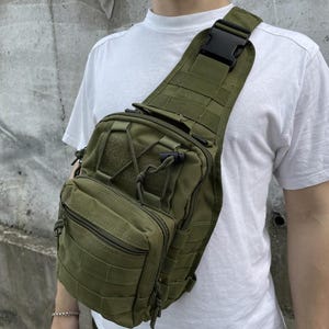 Grüne Schultertasche