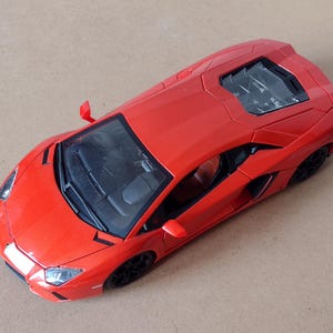 BBURAGO 1:18 Scale Diecast Model Lamborghini AVENTADOR LP700-4