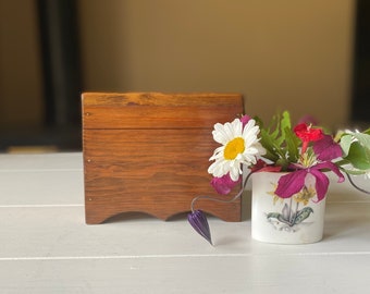 Vintage Wood Box.  Handmade Beautiful Keepsake Wooden Box.  Trinket Treasure Box with Lid.  Wood Jewelry Watch Box.  Vintage Recipe Box.