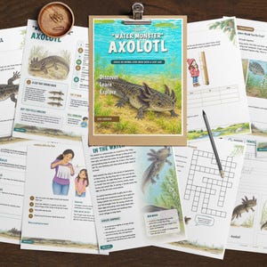 Może przedstawiać: Kolekcja edukacyjnych arkuszy ćwiczeń z ilustracjami, tekstem i diagramami aksolotli. Środkowa strona jest przypięta do drewnianej deski, zatytułowana Water Monster Axolotl, z oł&oacute;wkiem i małą drewnianą miseczką ze spinaczami biurowymi.