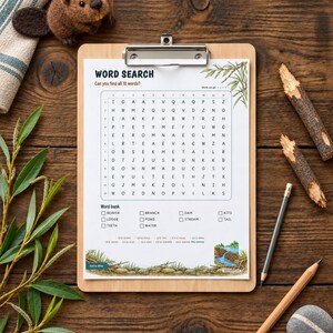 Puede incluir: Una hoja de sopa de letras en un portapapeles de madera con una cuadr&iacute;cula de letras, un banco de palabras como beaver, branch y dam, y una ilustraci&oacute;n de una presa de castor. La hoja incluye el texto WORD SEARCH y Can you find all 10 words?