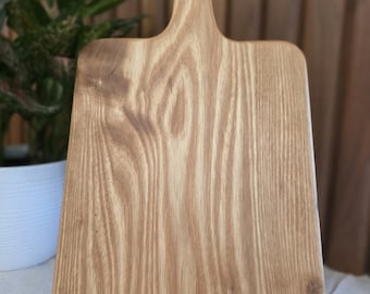 Beautifully Handcrafted White Oak Flat Grain Bread Board – Timeless Elegance for Your Kitchen