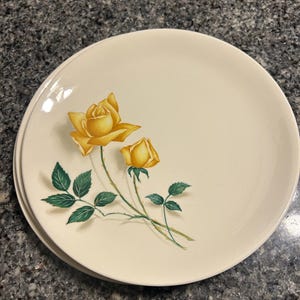 Simplicity Yellow Rose Dinner Plate by Canonsburg the Hallmark of Quality 10in