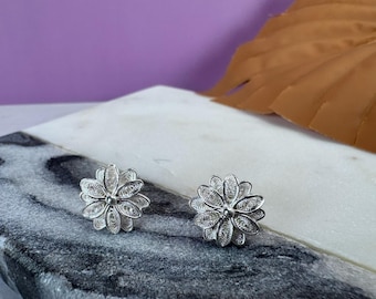 Boucles D'oreilles Argent 925 Plaqué Or - Fleur émail Blanc Filigrane - Neuf Avec étiquettes