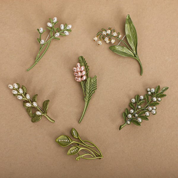 Personalized birthday flower brooch, vintage enamel flower brooch, flower brooch, vintage brooch, wedding brooch, birthday gift for her