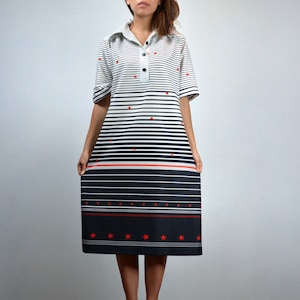 1970年代のストライプ柄、赤、白、青のドレス、XLサイズ