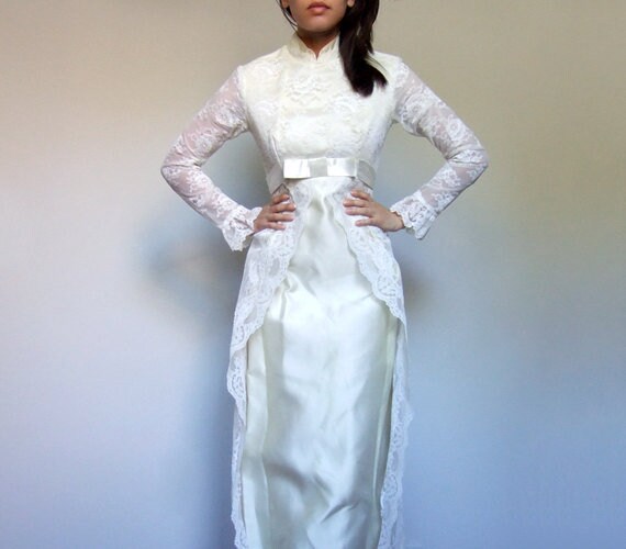 60s Wedding Dress, 1960s Ivory Scalloped Lace Sle… - image 2