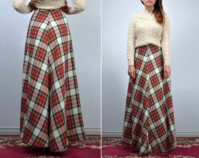 Puede incluir: Falda larga vintage a cuadros rojos, blancos, amarillos y negros. La falda tiene cintura alta y un dise&ntilde;o fluido. La tela parece ser de peso medio, adecuada para climas m&aacute;s frescos. La falda se muestra desde el frente y la espalda.