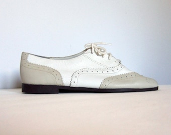 White Leather Oxfords, Womens Beige Shoes, Vintage Lace Up Brogues Wingtips, Deadstock, sz 6