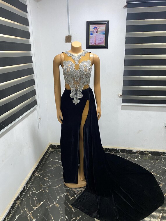 ブラックベルベットマーメイドドレス：トレーン付きアップリケ