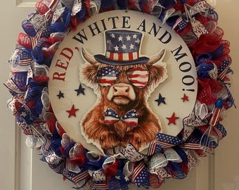 Feliz 4 de julio Corona de vaca de malla - Roja, blanca y moo - 24 pulgadas