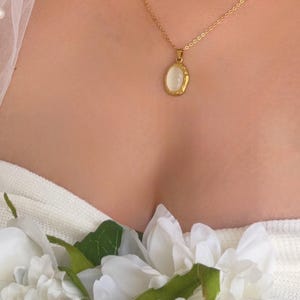 18K Gold Plated Opal Shell Pendant Necklace - Waterproof, Hypoallergenic