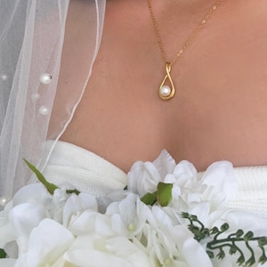 Minimalist Pearl Drop Necklace,Single Pearl,Wedding Necklace,Bridal Jewelry,Bridesmaid Gift for Her,Gift for Mom,Handmade Jewelry