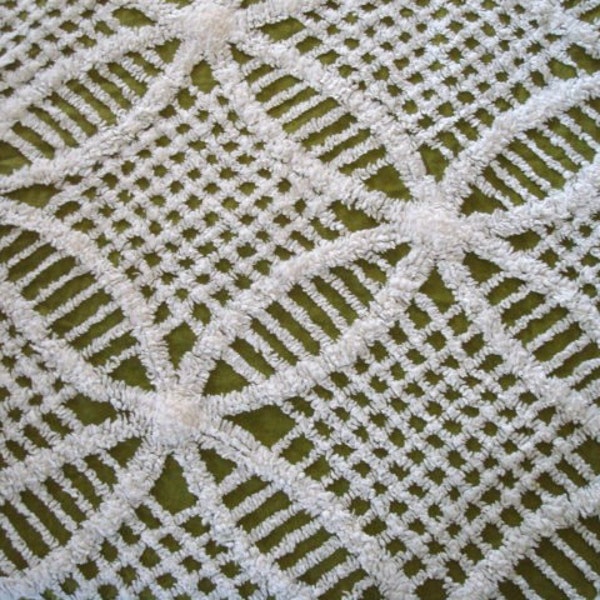 Free Shipping 34X20 Grass Green & White Vintage Chenille Bedspread Fabric Great for PaTCHWORK Squares