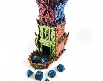 Encantadora torre de dados con forma de orco mítico, elegante accesorio de juego adornado