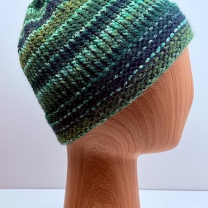 Hand knit lightweight winter beanie (Unisex, Size Medium)
