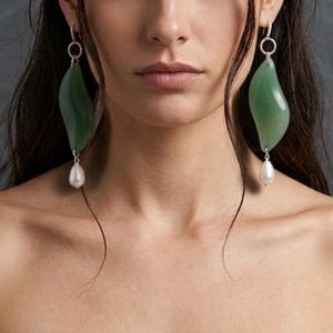 Gioielli italiani, Orecchini pendenti Extra Lunghi in acciaio inox, zirconi, Agata Verde e Perle di Maiorca, pezzi unico