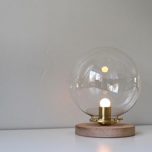 Bubble Lamp, Table Lamp with Large 10 Clear Glass Globe Shade, Wooden Base, Brass Shade Holder, Mid Century Modern Desk Lighting Fixture imagem 4