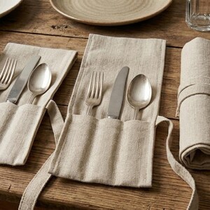 Astuccio portaposate in lino lavato a pietra – Rotolo portaposate da viaggio minimalista nei colori bianco sporco e beige, portaposate a zero sprechi per viaggi e pranzo in ufficio