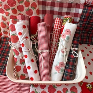 Rote Baumwollstoffreste, zum Quilten oder Basteln (50 Stück, 15 x 15 cm)