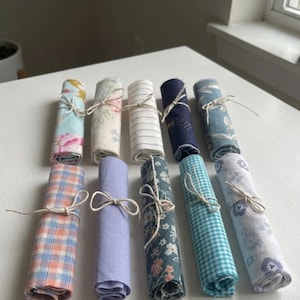 50-teiliges Stoffpaket in Blau, 15 x 15 cm – 10 verschiedene Muster x 5 Quadrate, perfekt für Quilts, Taschen, Röcke und Jacken