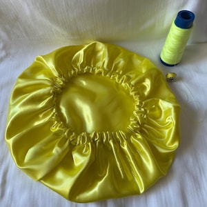 Touca de Cetim Antifrizz Premium de cor amarela: Noites de Cuidado e Elegância. presente profesora, esposa, namorada, filha, irmã, amiga