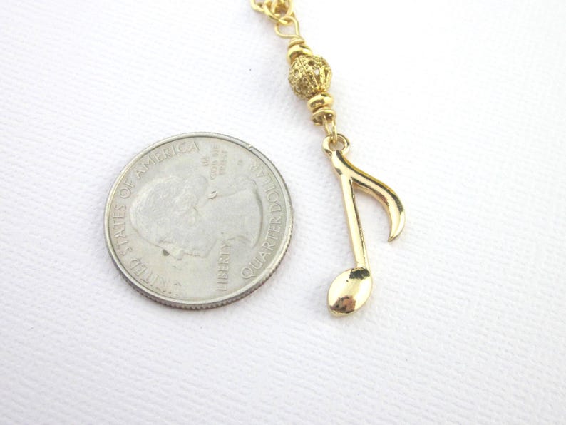 Collar con colgante de corchea de oro: regalo de joyería musical imagen 2