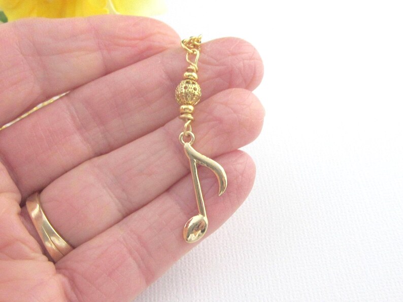 Collar con colgante de corchea de oro: regalo de joyería musical imagen 4