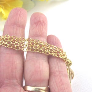 Collar con colgante de corchea de oro: regalo de joyería musical imagen 9