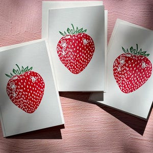 Ensemble de trois cartes de voeux linogravure aux fraises