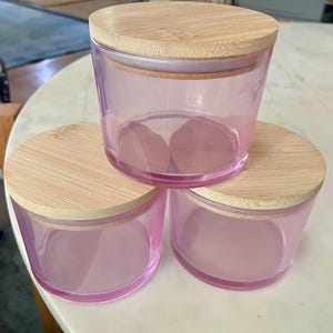 Kerzengläser- Rosa Glas mit Bambusdeckel - 12 oz.