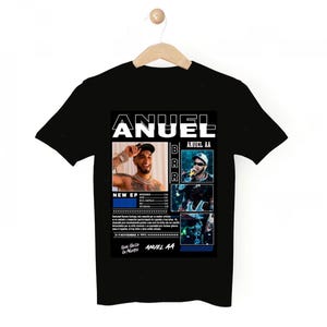 Op de afbeelding: Zwart T-shirt met een witte grafische print van een man met een microfoon en de tekst "ANUEL ANUEL AA BRRR NEW EP ANUEL AA Real Hasta La Muerte".