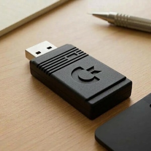 Kolekcja Commodore, dysk USB Retro Commodore/Amiga 64 GB | Batocera Linux Emulation + Archives | Beżowy A500, Czarny CDTV, Ciemnoszary CD32